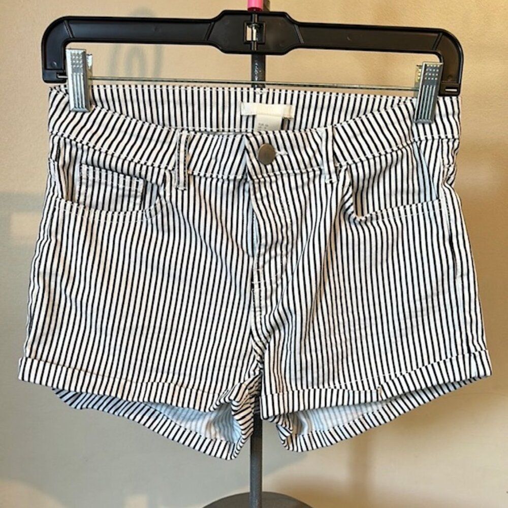 H&M Striped Black and White Shorts 8566 Size 6
